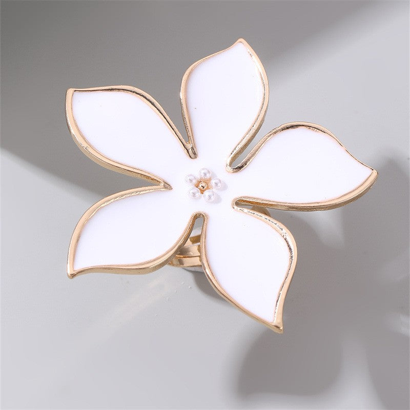Classy White Resin Flower Statement Ring