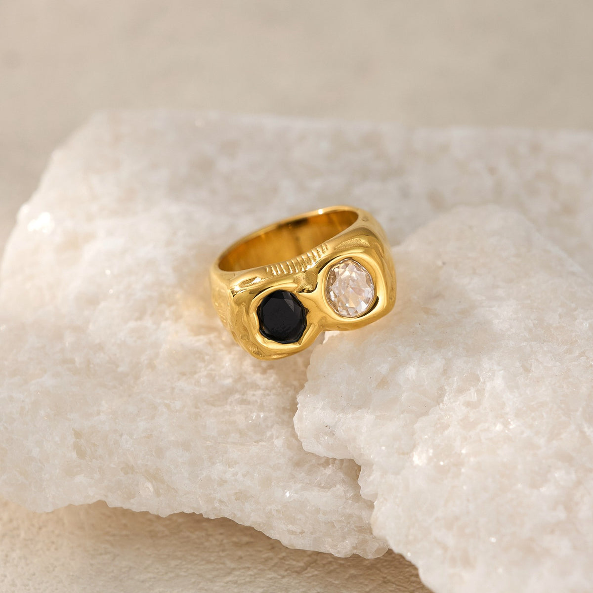 18k Classy Geometric Zircon Ring