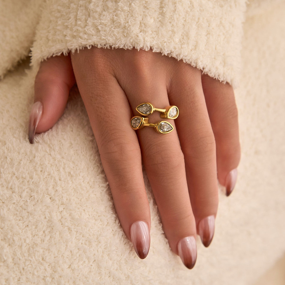 18k Classy Teardrop Open Ring