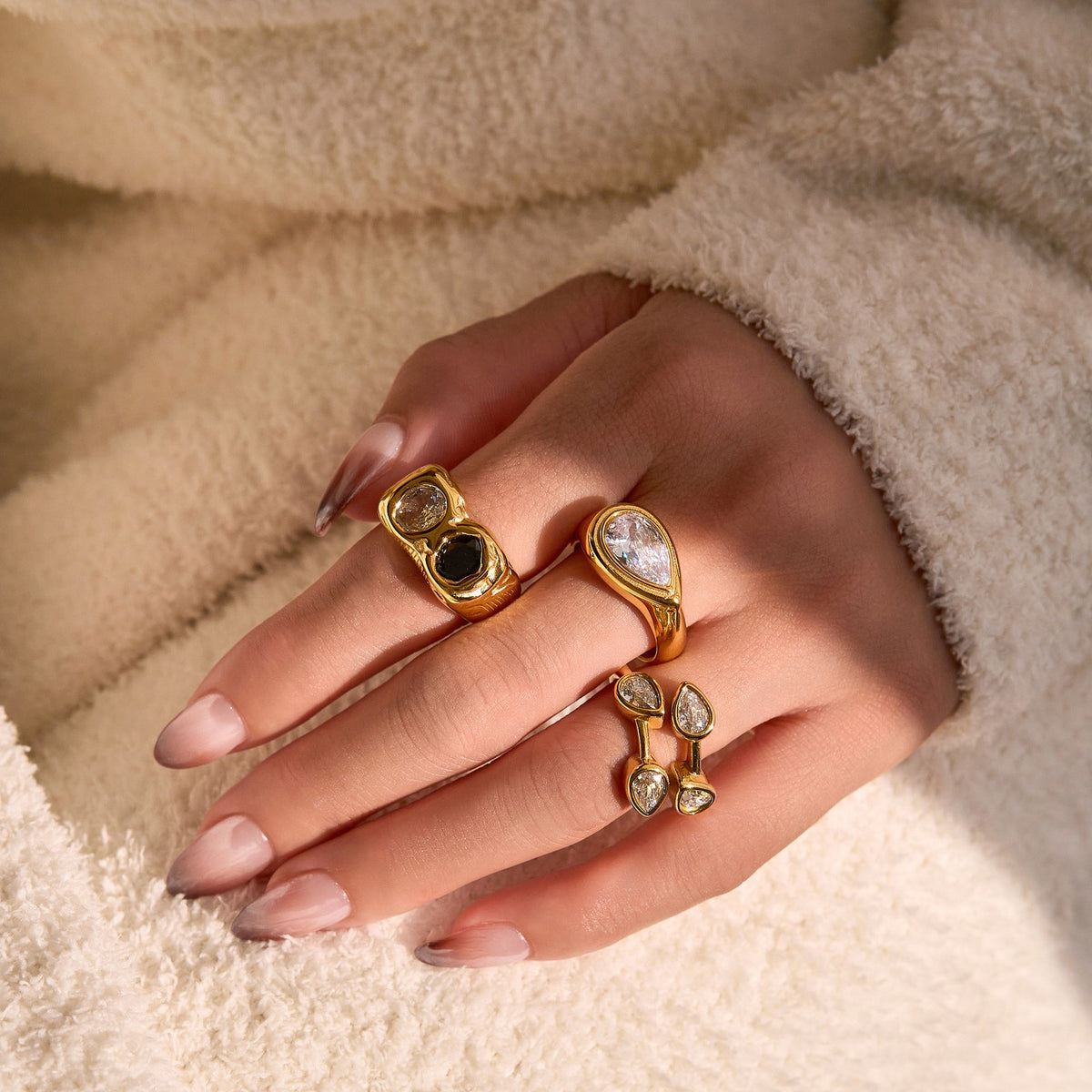18k Classy Teardrop Open Ring