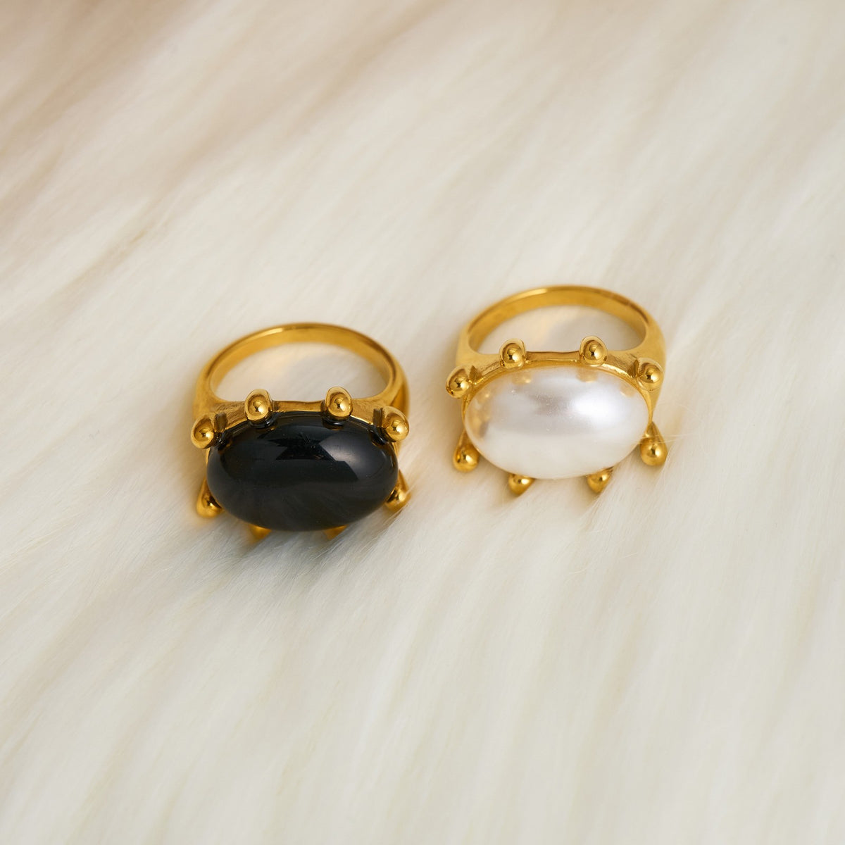 18k Classy Oval Stone Ring