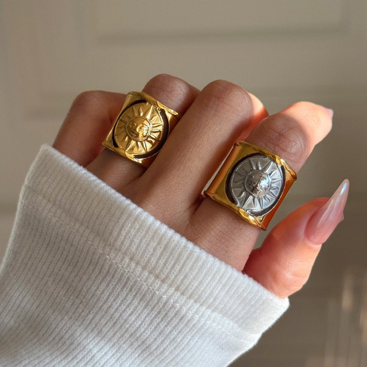 18k Classy Sun Motif Wide Band Ring