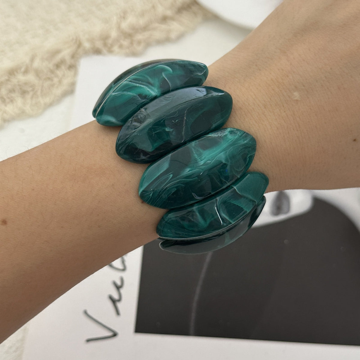 Classy Red Geometric Resin Bangle Set