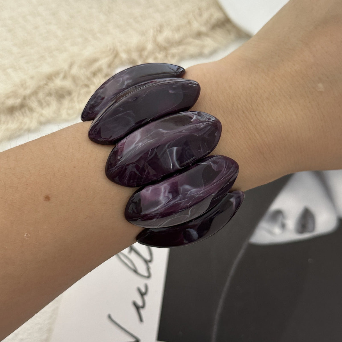 Classy Red Geometric Resin Bangle Set