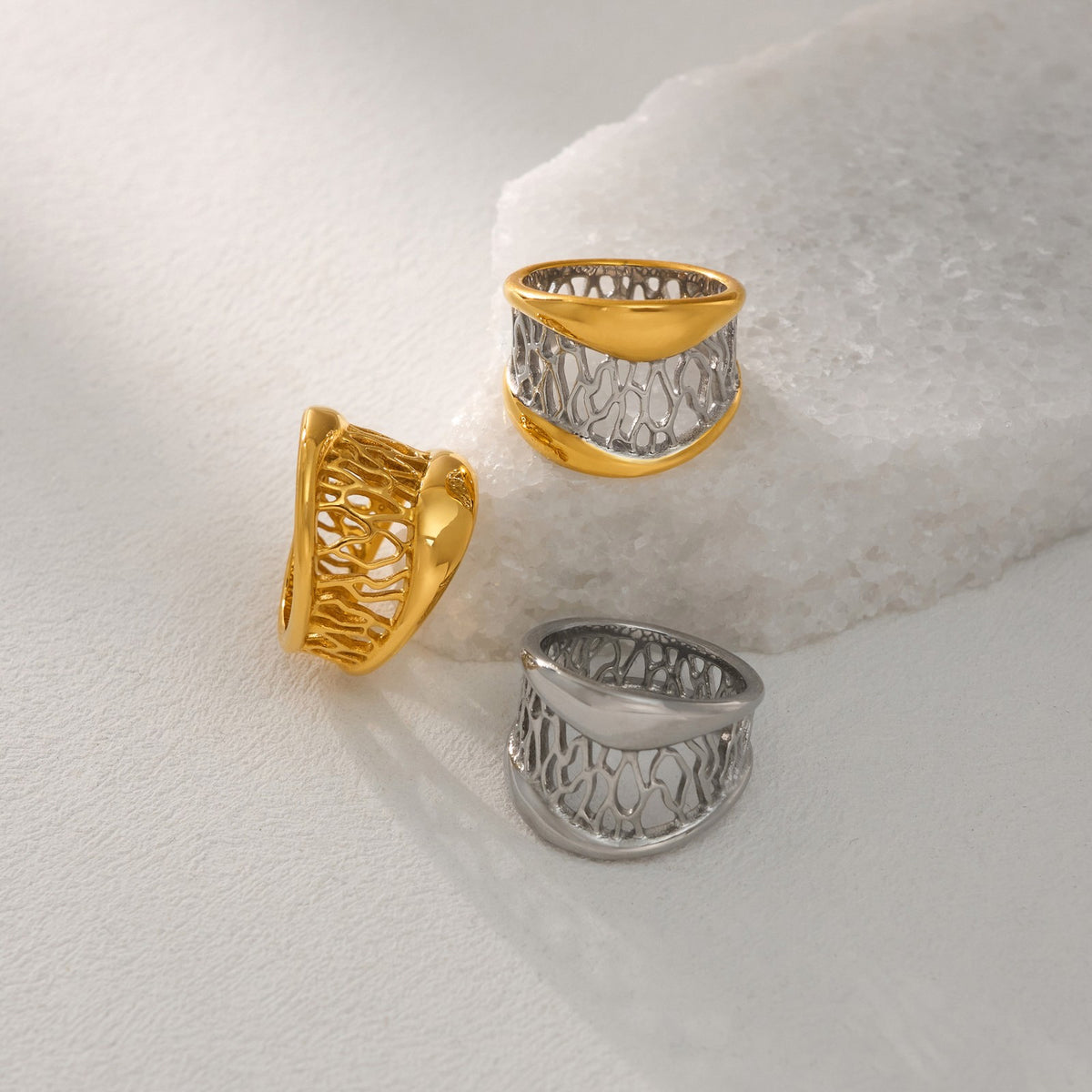 14k Classy Cutout Mesh Ring