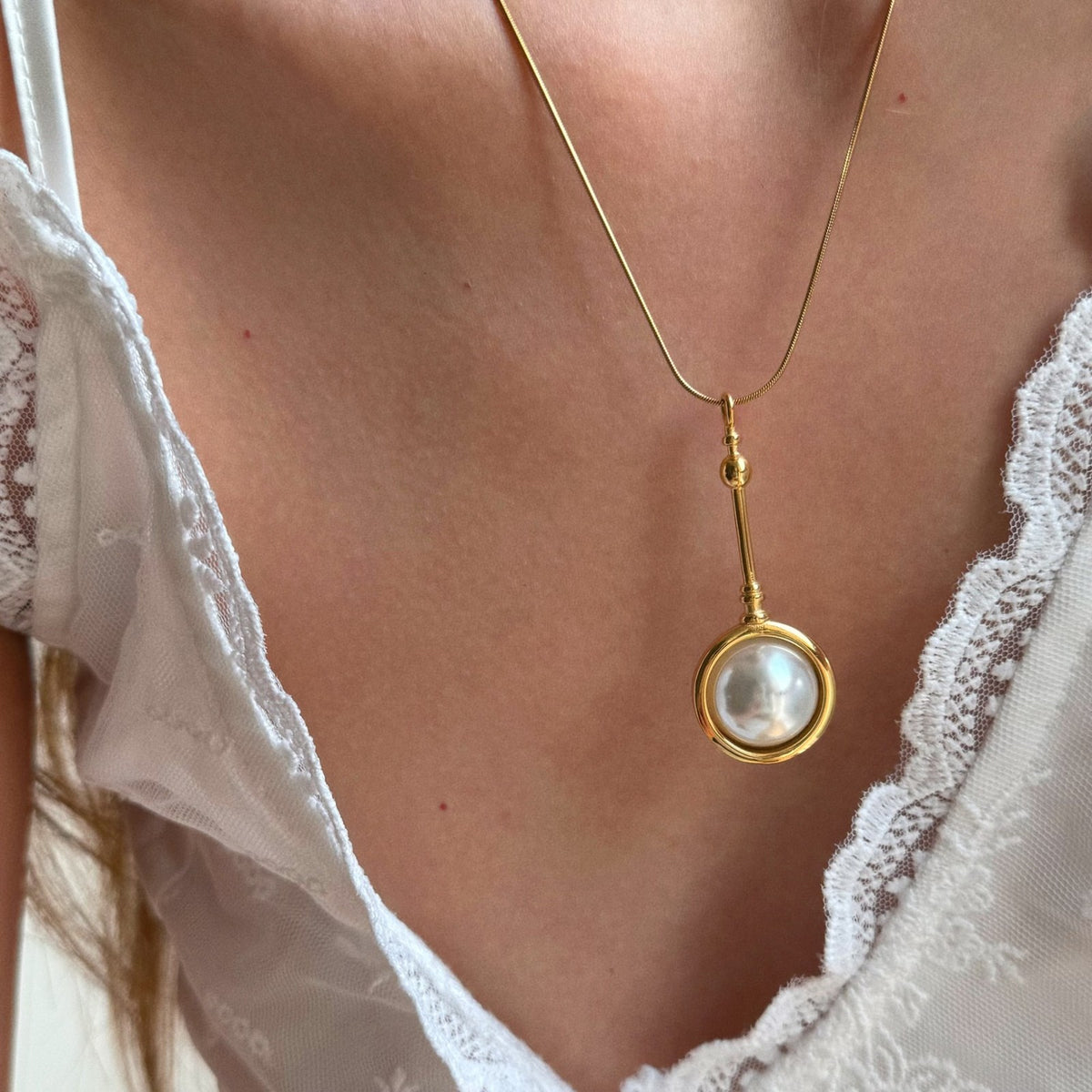 Dainty Pendulum Faux Pearl Necklace