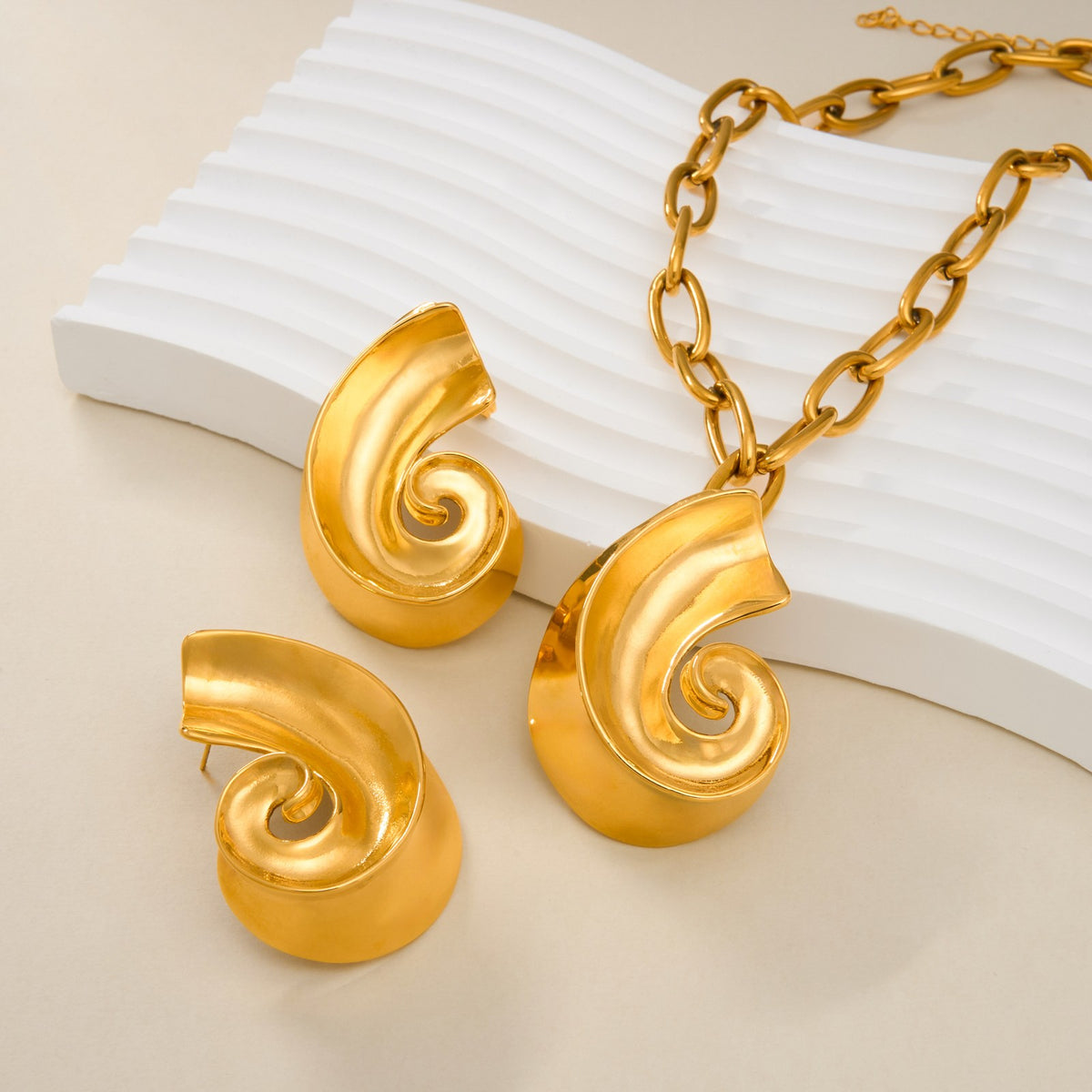 18k Bold Conch Swirl Necklace & Earring Set
