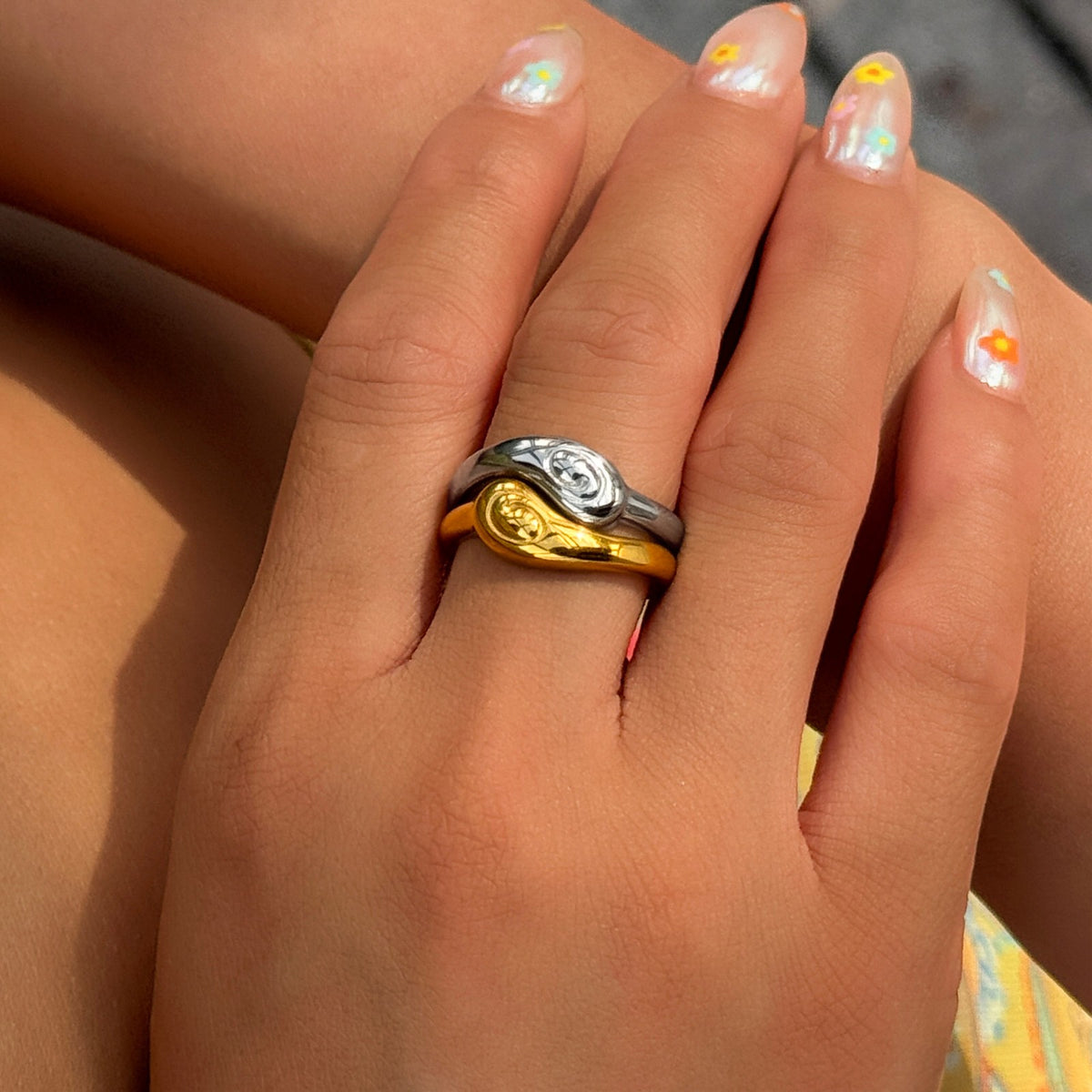 18k Classy Tai Chi Stackable Ring