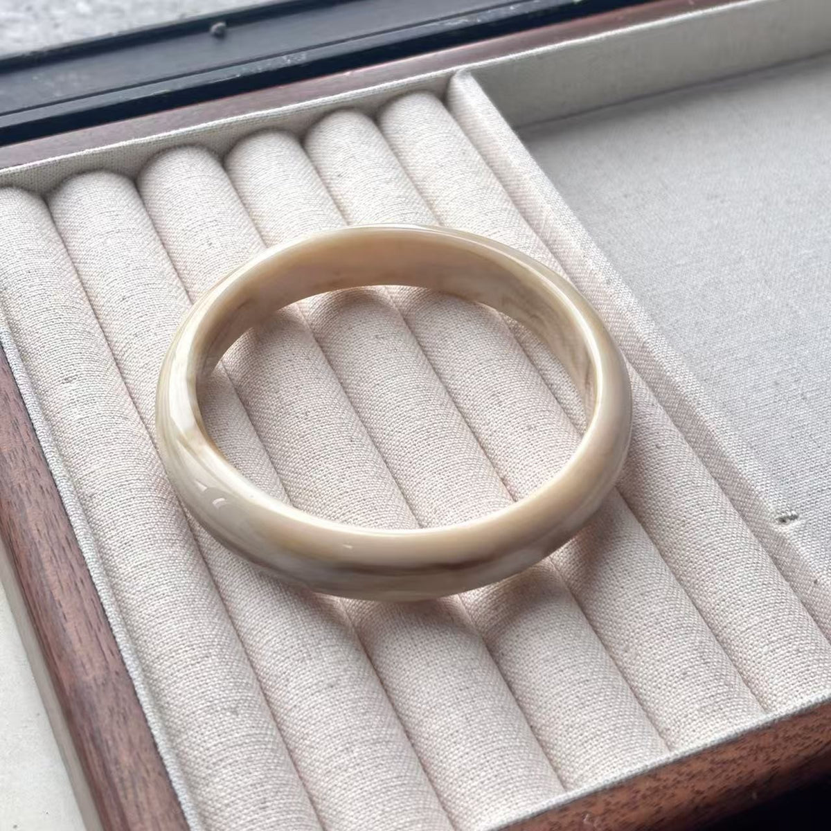 Classy Amber Marbled Resin Bangle Set