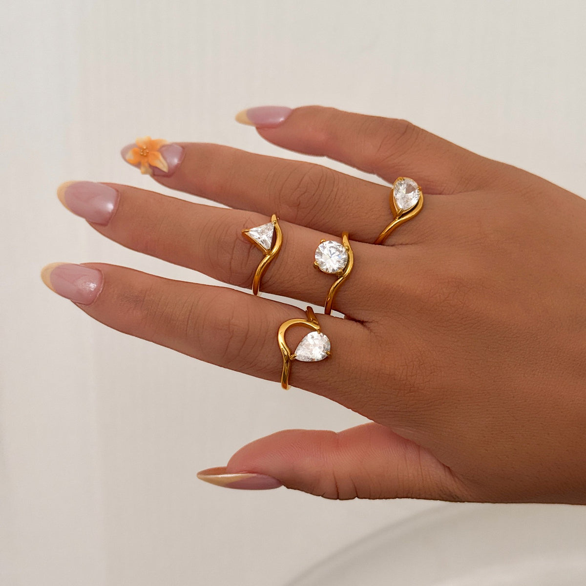 18k Dainty Geometric Zirconia Ring