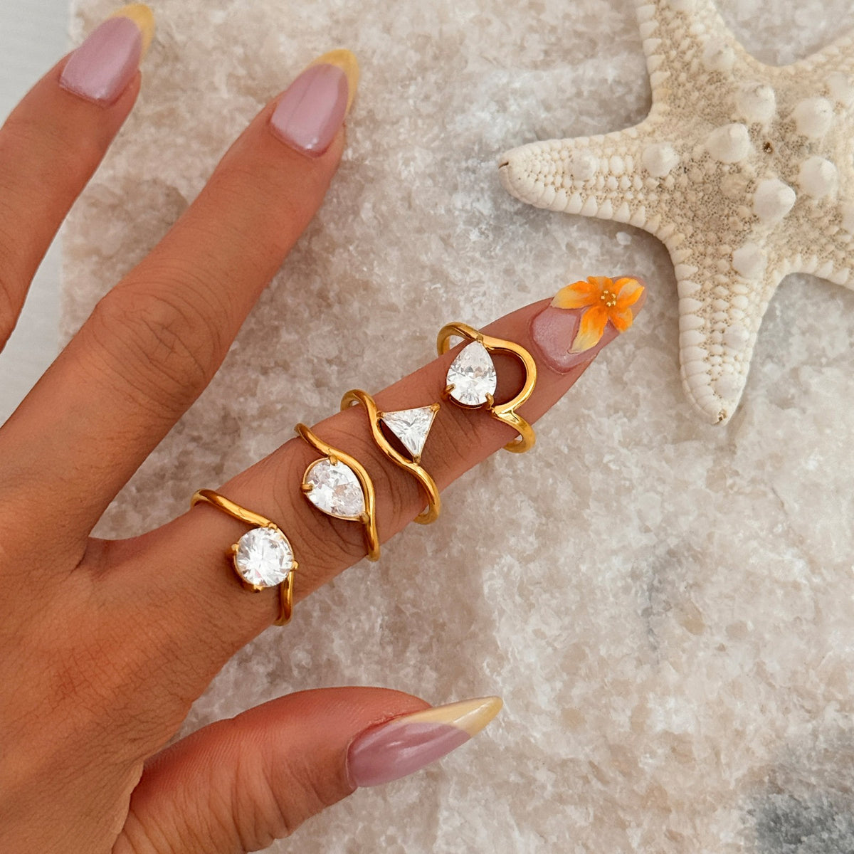 18k Dainty Geometric Zirconia Ring