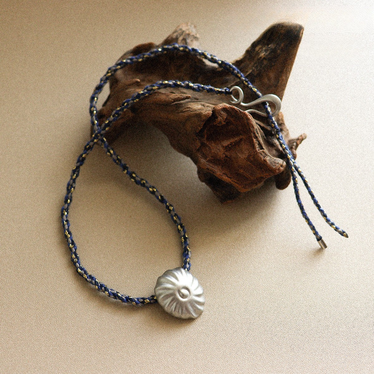 Vintage Woven Conch Shell Choker Necklace