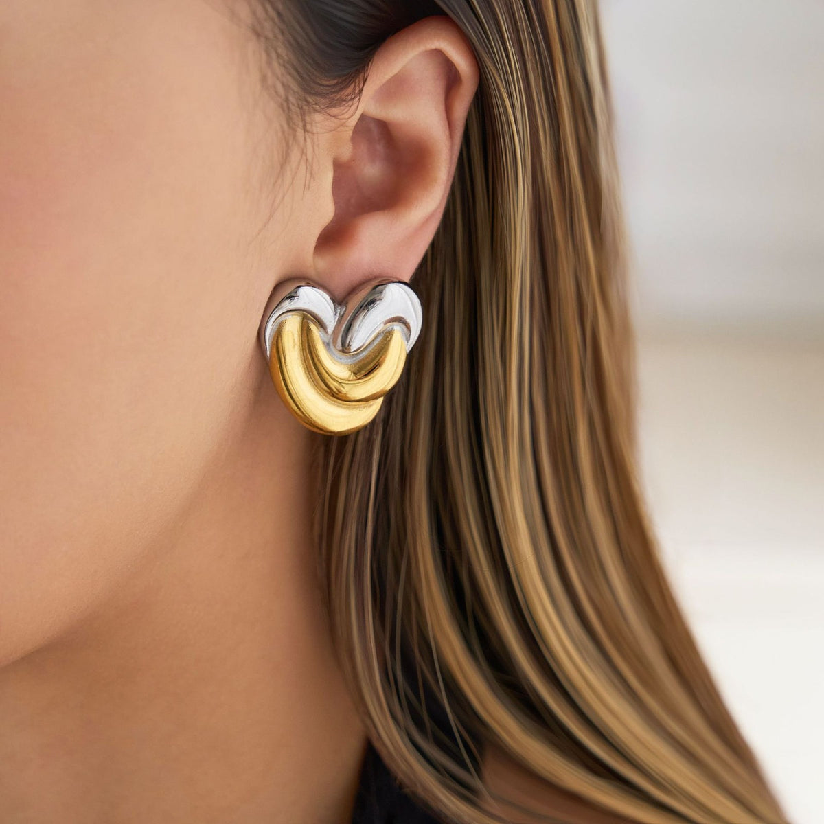 Classy Two-Tone Chunky Heart Earrings