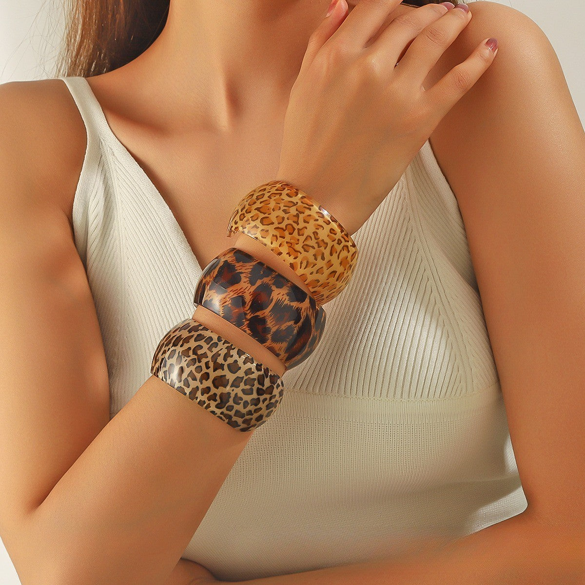 Classy Leopard Print Acrylic Bangle Set