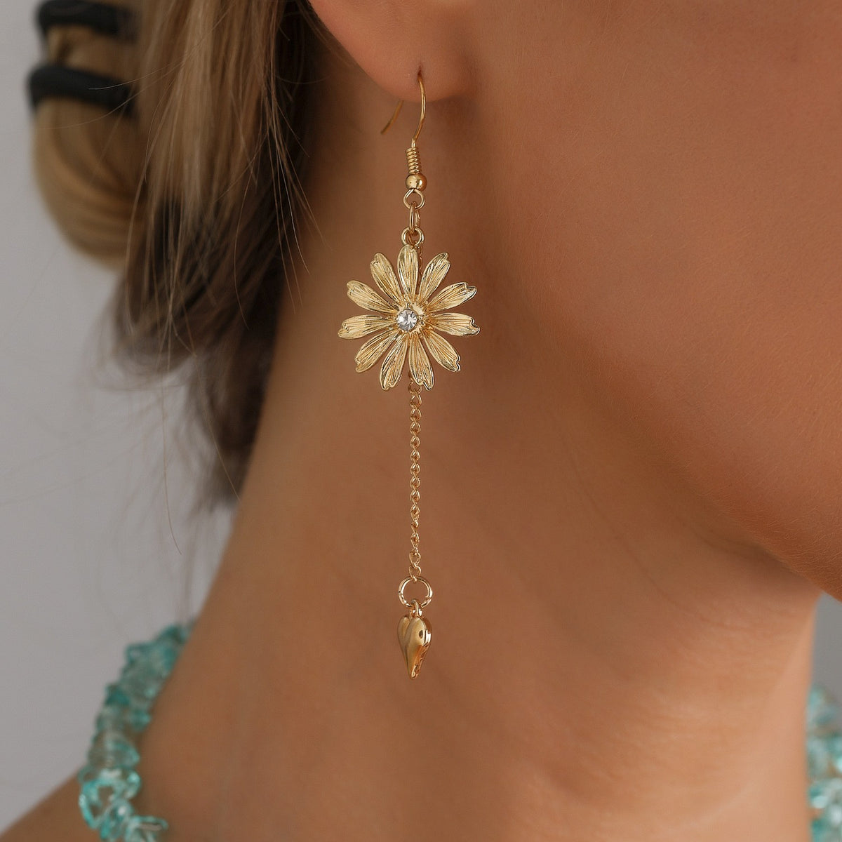 Romantic Aqua Beaded Daisy Necklace & Earring Set