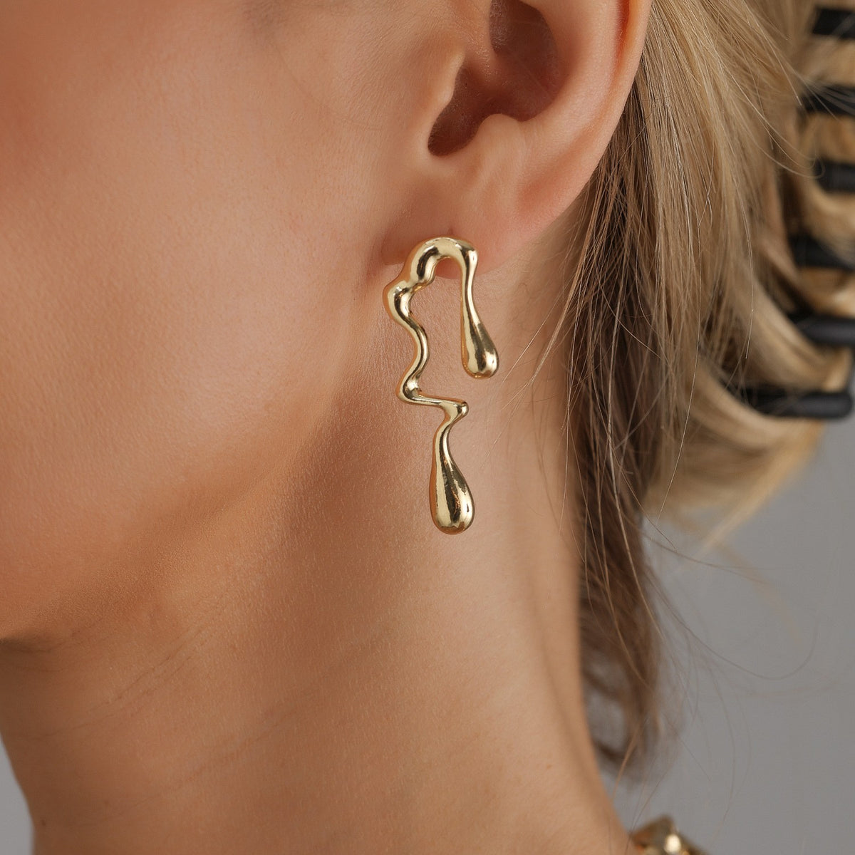 Classy Molten Geometric Necklace & Earring Set