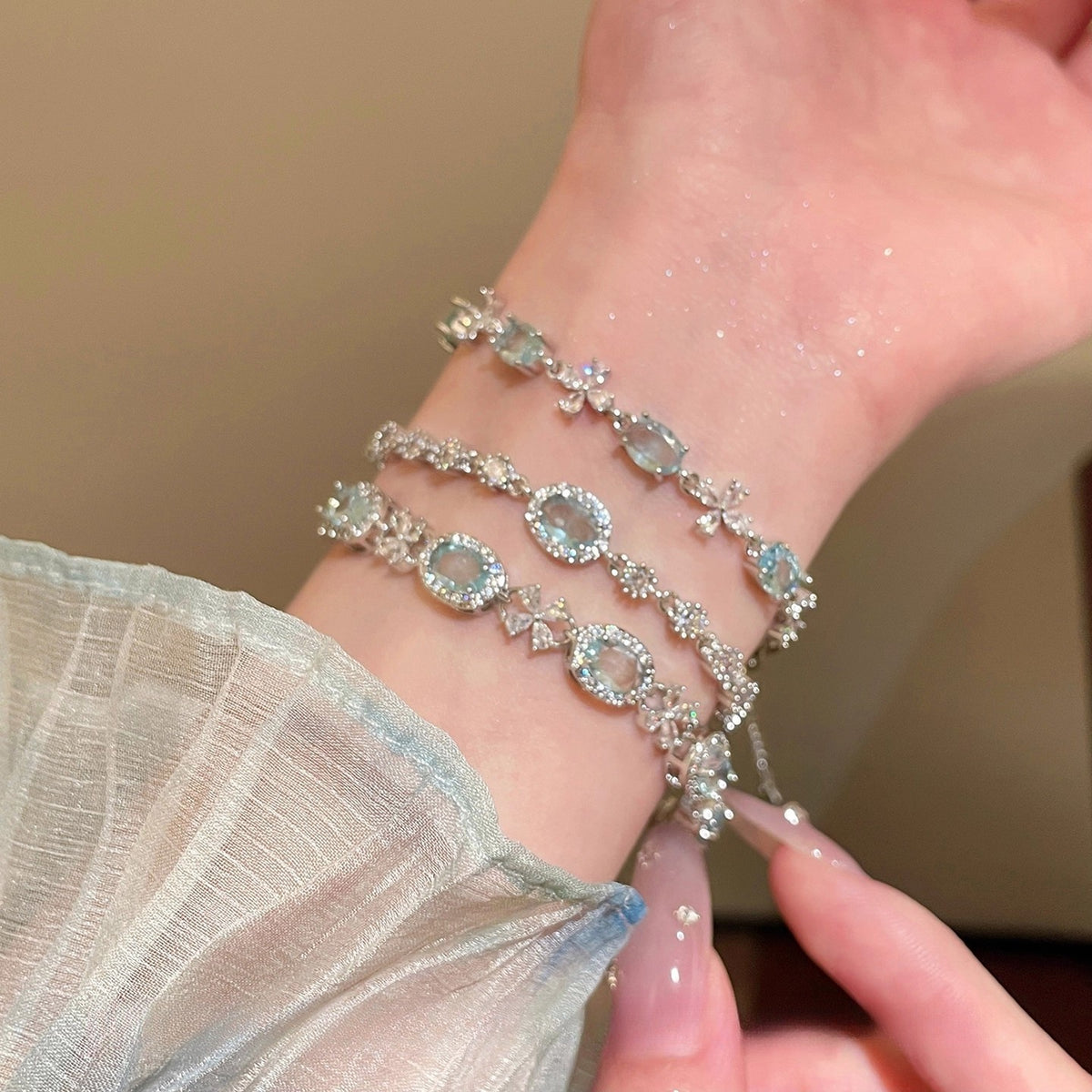 Dainty Blue Oval Floral Bracelet Set
