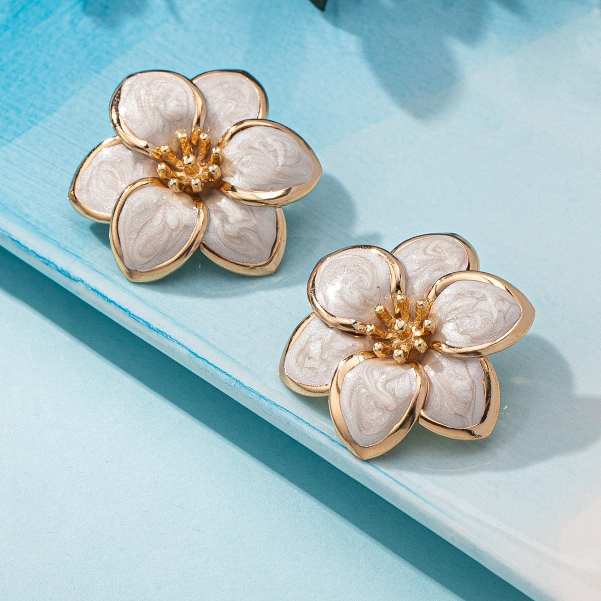 Romantic White Enamel Flower Ring & Bracelet Set