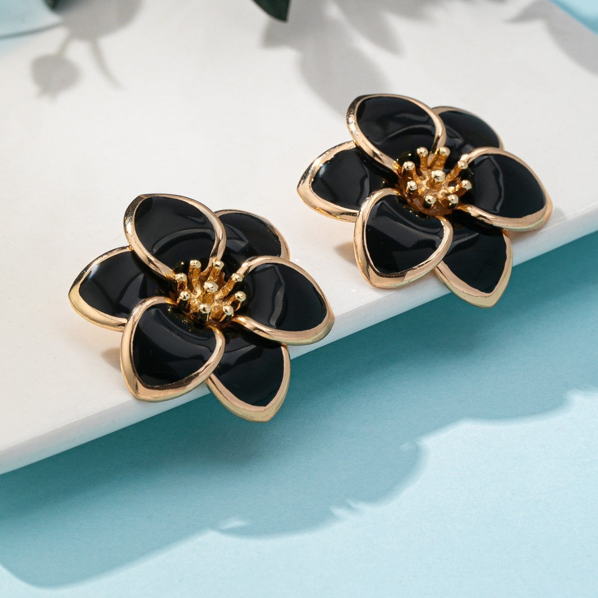 Romantic White Enamel Flower Ring & Bracelet Set