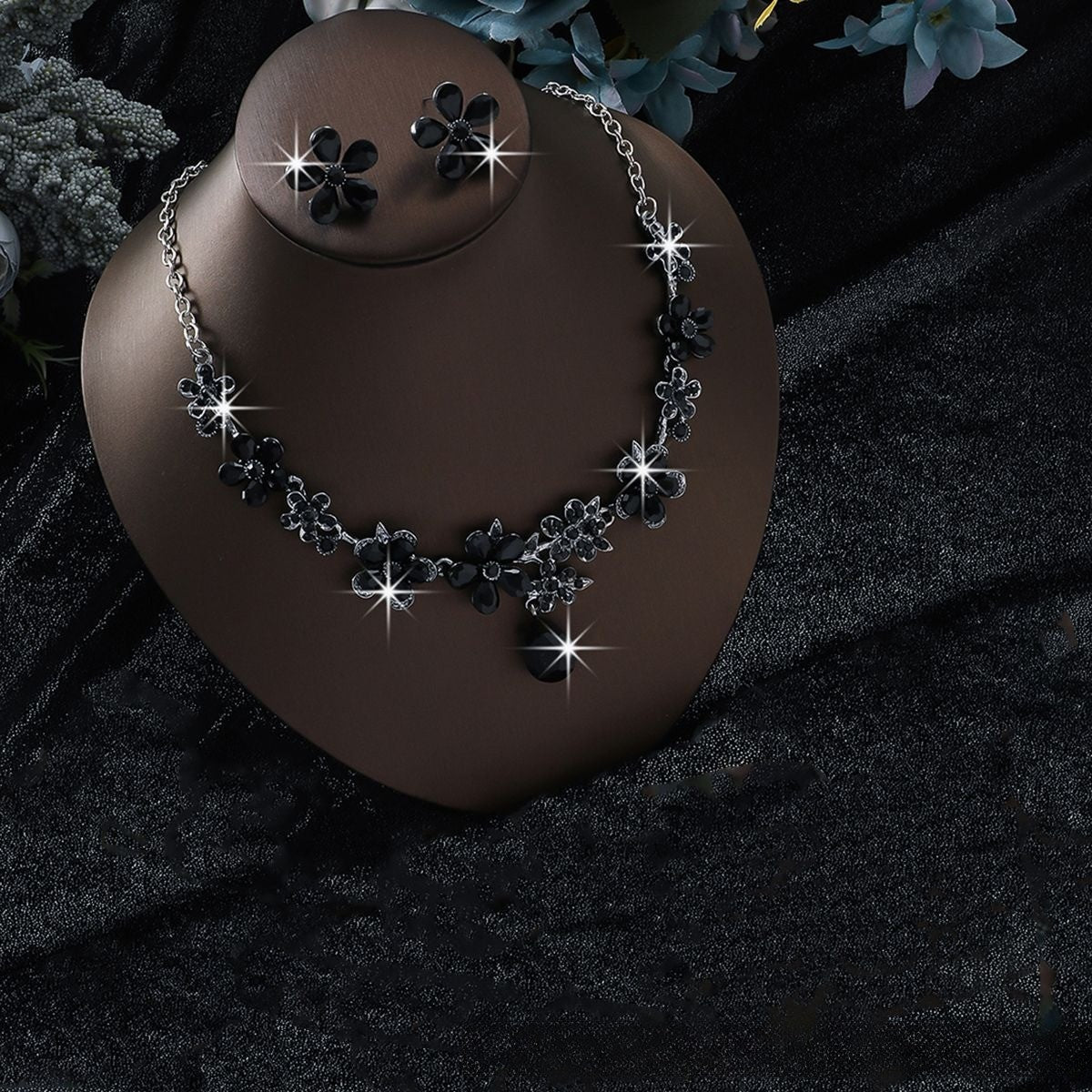 Elegant Emerald Floral Necklace & Earring Set
