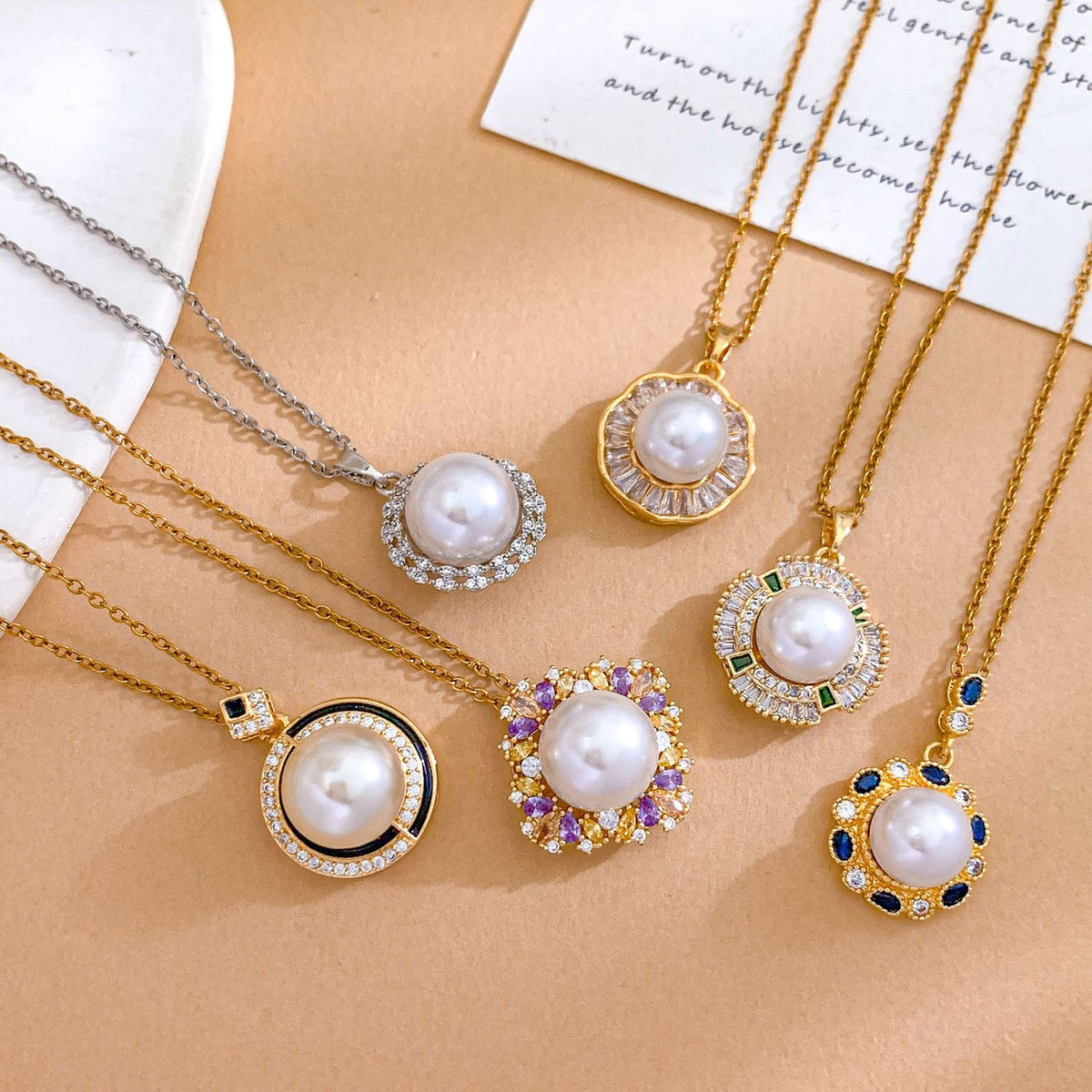 Classy Geometric Faux Pearl Pendant Necklace