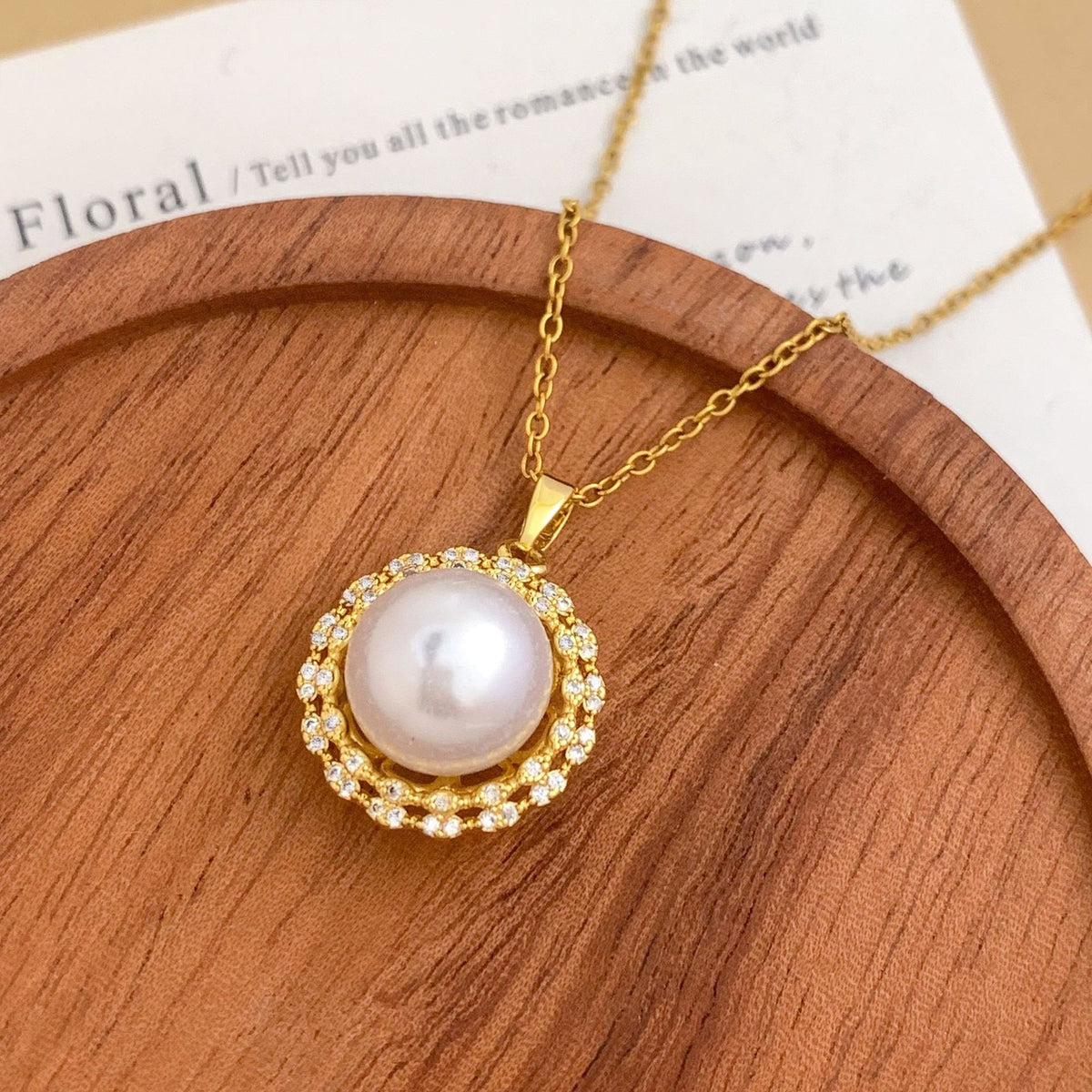 Classy Geometric Faux Pearl Pendant Necklace
