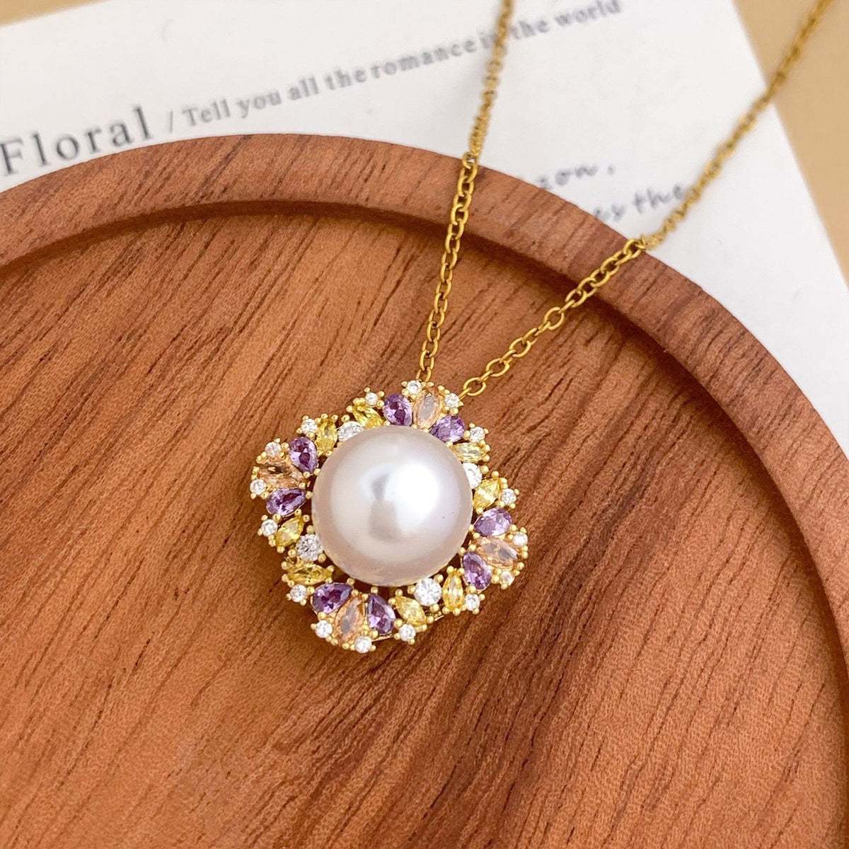 Classy Geometric Faux Pearl Pendant Necklace