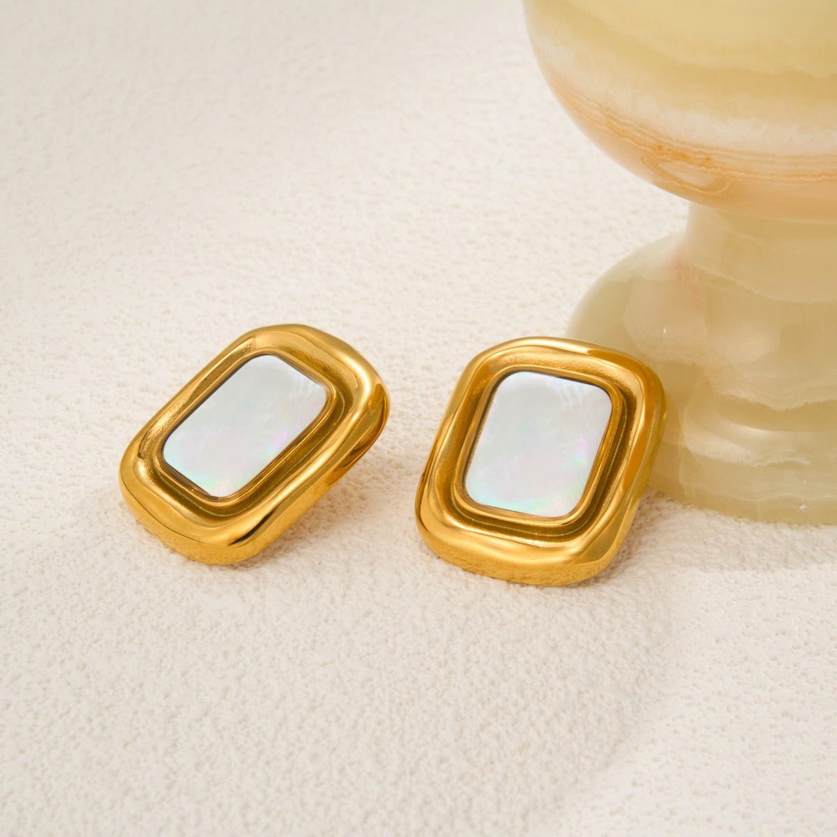 18k Vintage Shell Square Stud Earrings