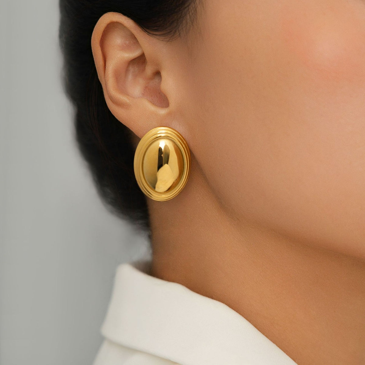 18k Classy Polished Oval Stud Earrings