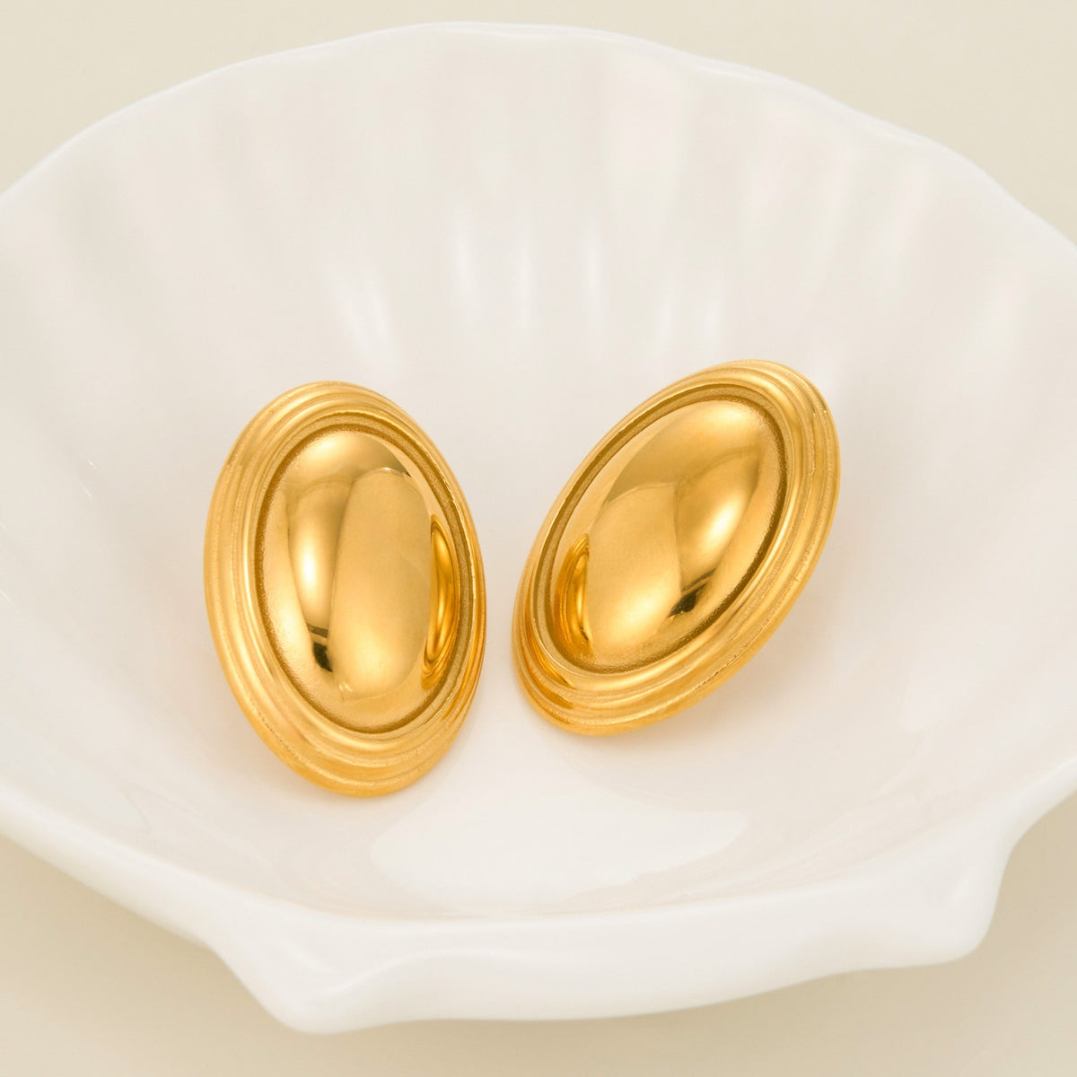 18k Classy Polished Oval Stud Earrings