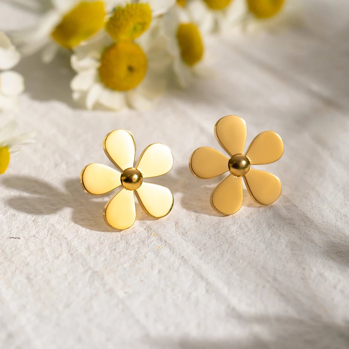 18k Dainty Flower Earrings - Veinci