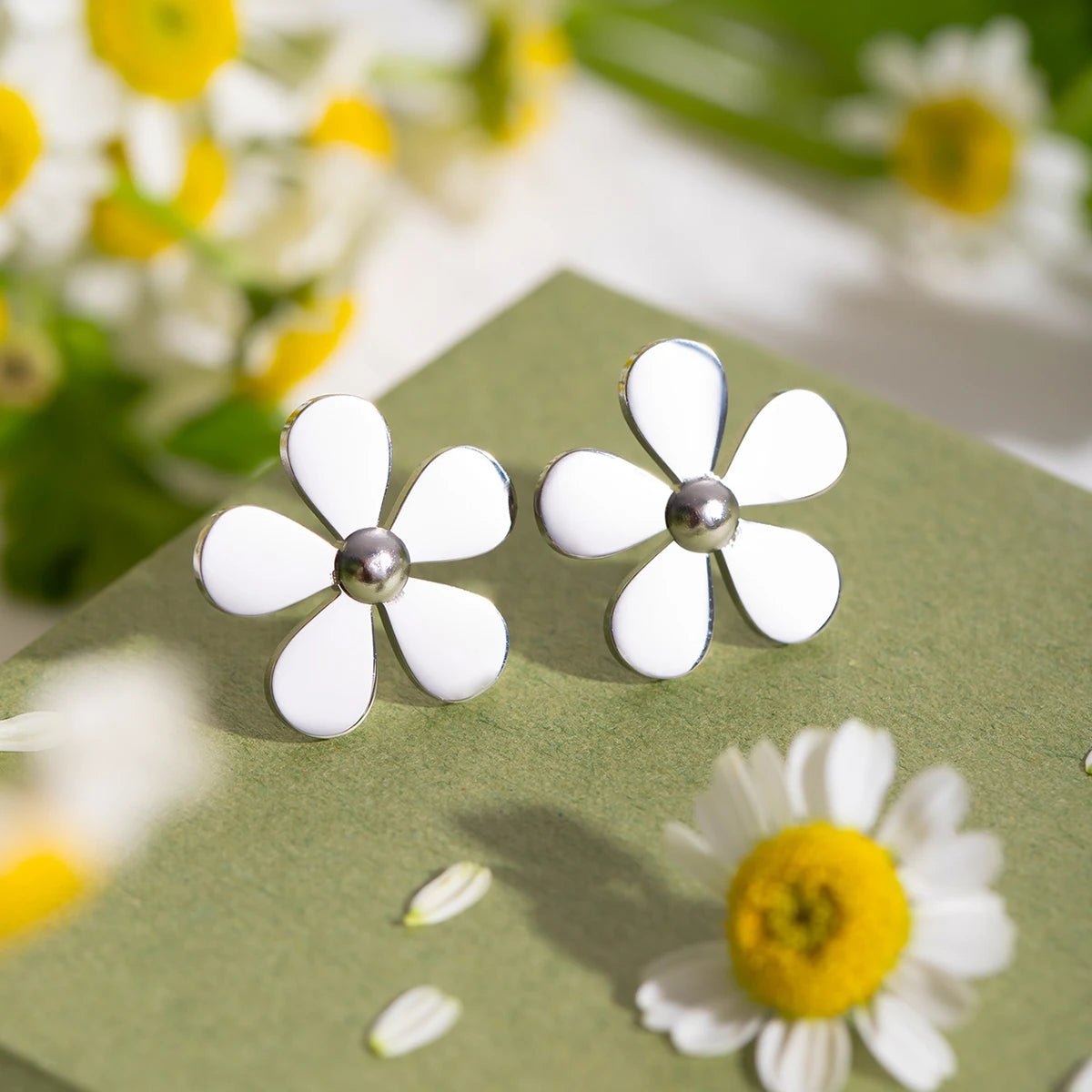 18k Dainty Flower Earrings - Veinci