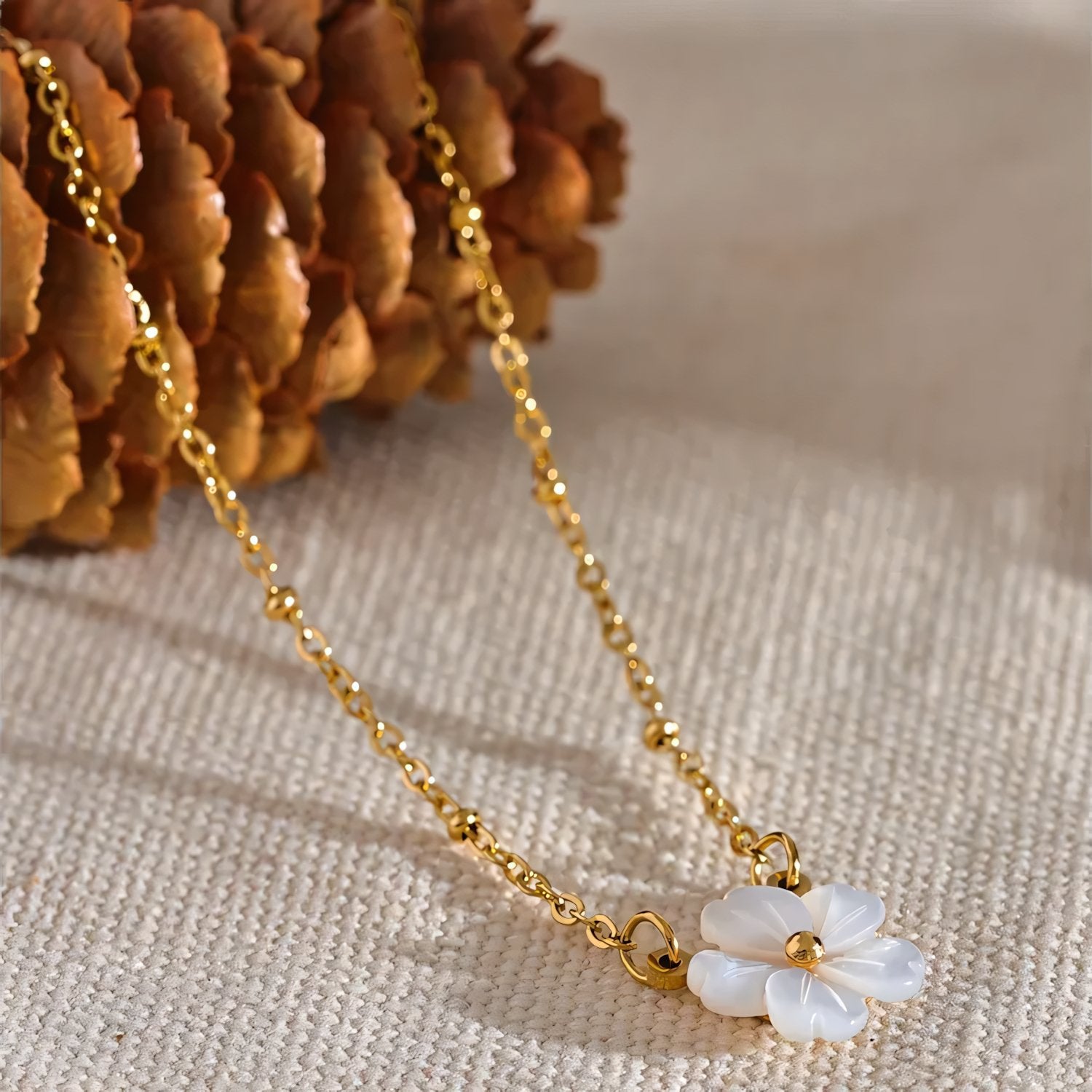 18k Dainty White Floral Necklace - Veinci