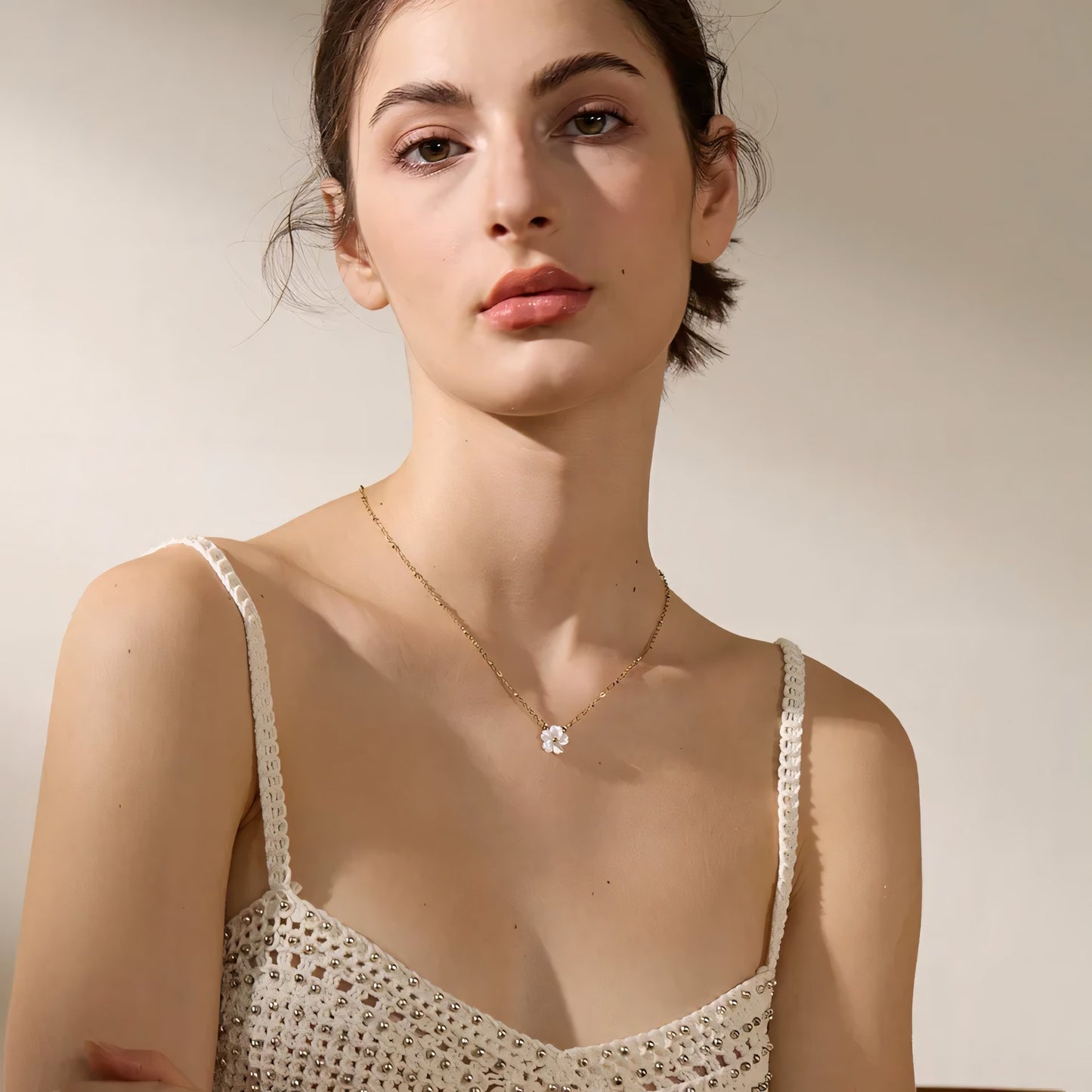 18k Dainty White Floral Necklace - Veinci