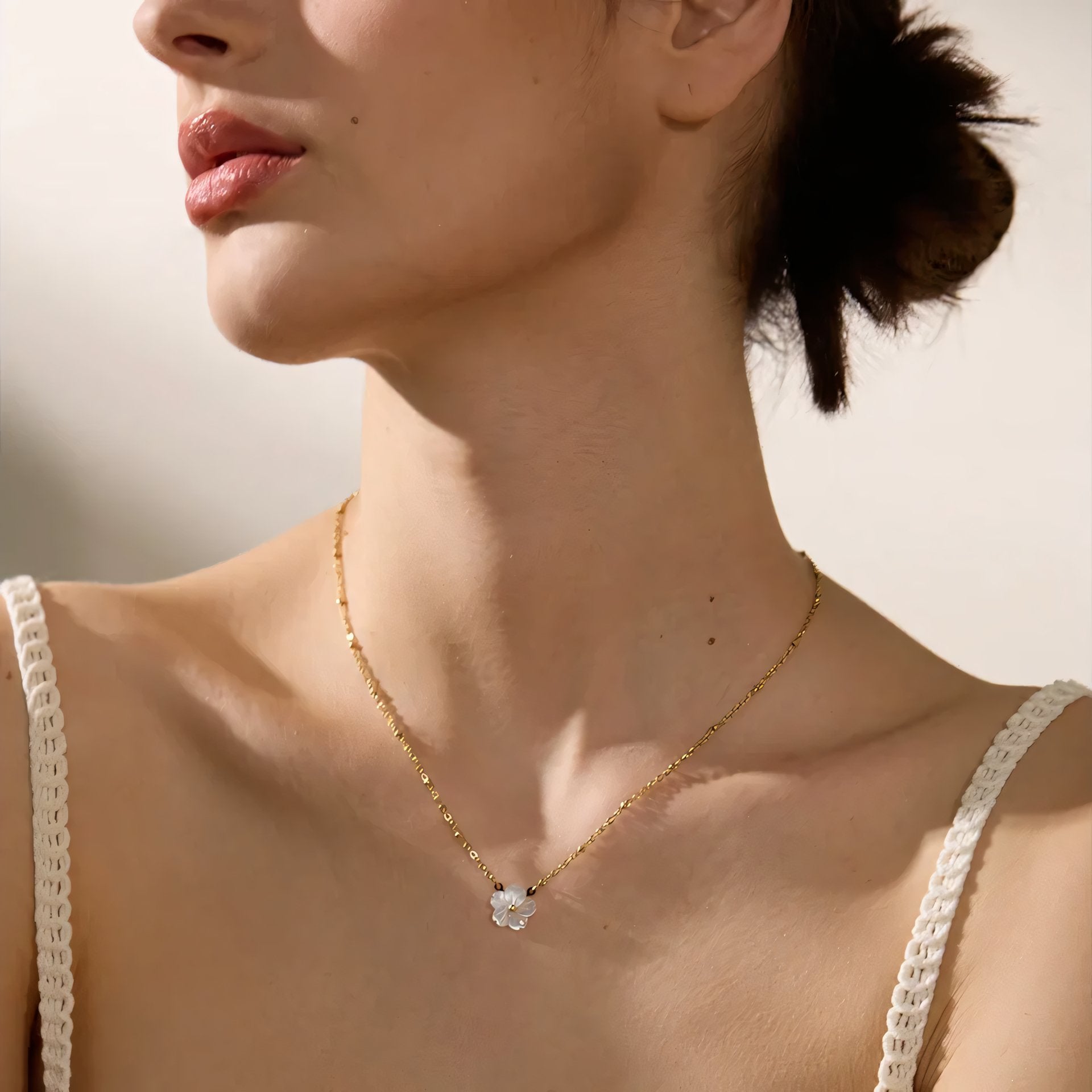 18k Dainty White Floral Necklace - Veinci