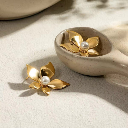 18k Glamorous Gold Floral Stud Earrings & Ring - Veinci