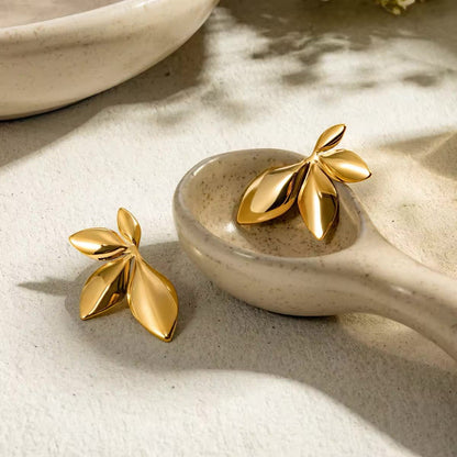 18k Glamorous Gold Floral Stud Earrings & Ring - Veinci