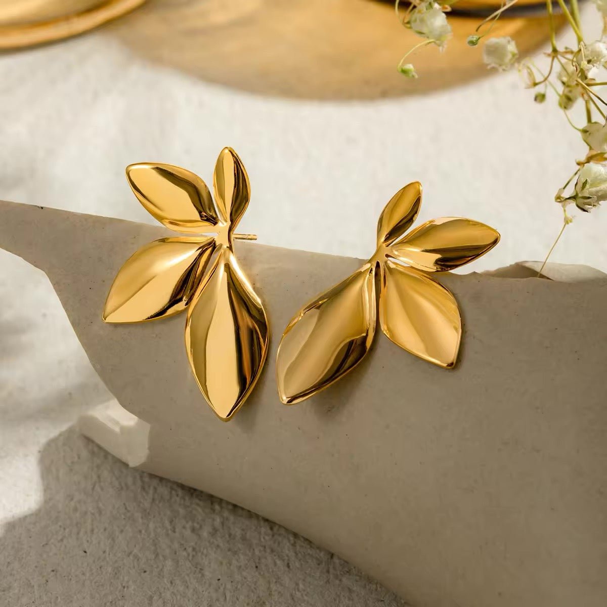 18k Glamorous Gold Floral Stud Earrings & Ring - Veinci