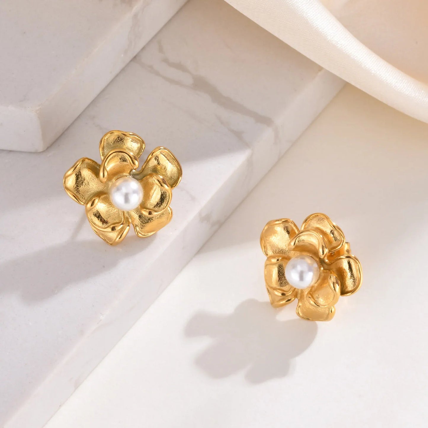 18k Pearl Flower Earrings - Veinci