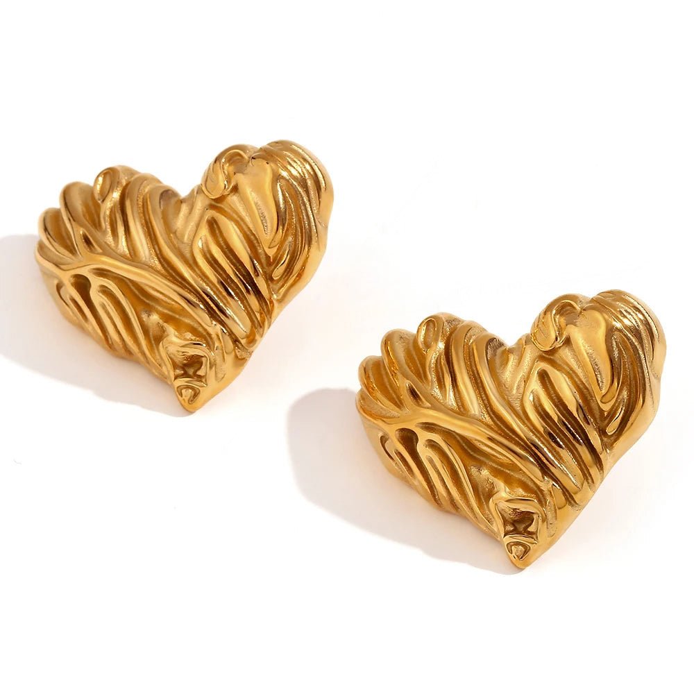 18k Textured Wavy Heart Stud Earrings - Veinci