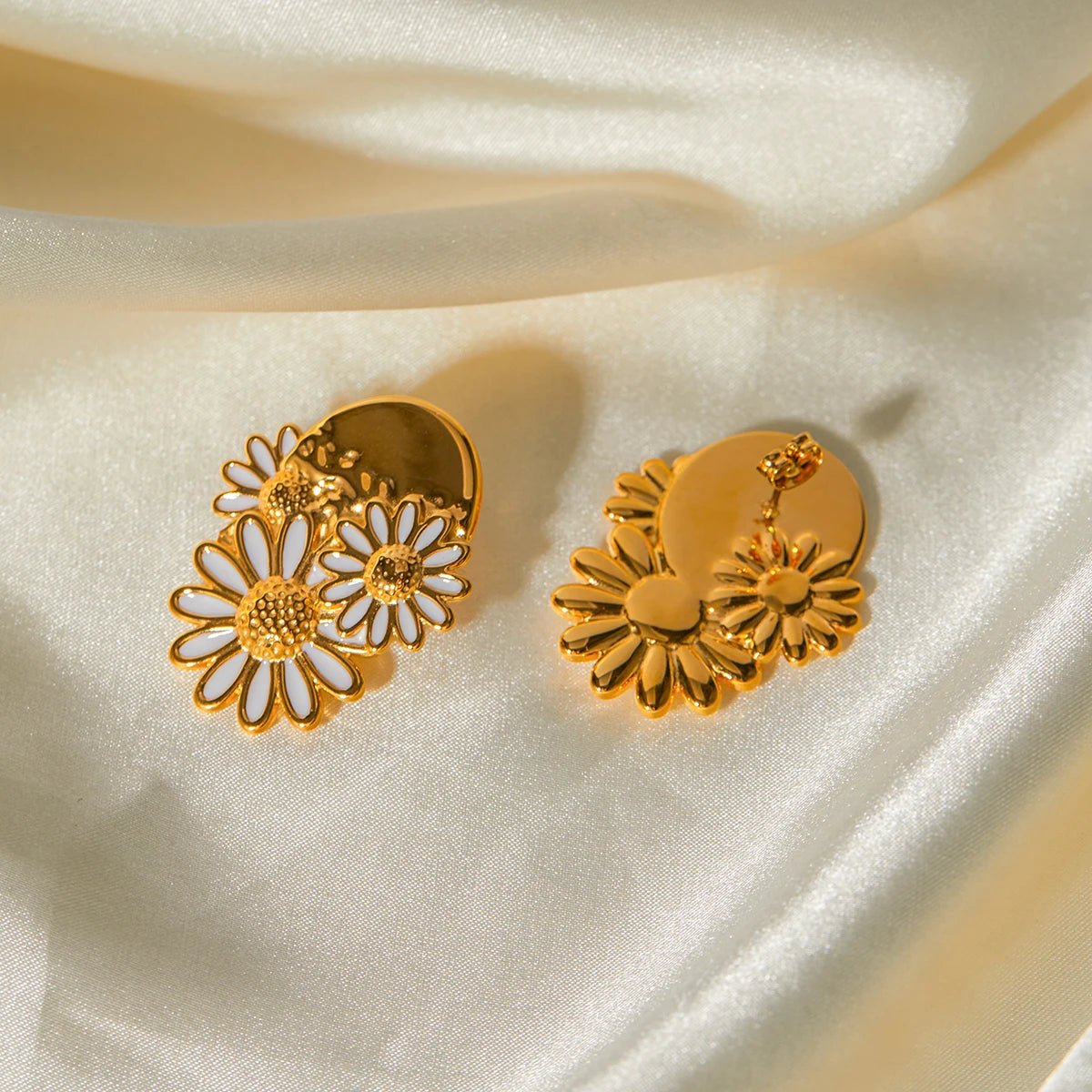 18k Trio Daisy Floral Earrings - Veinci