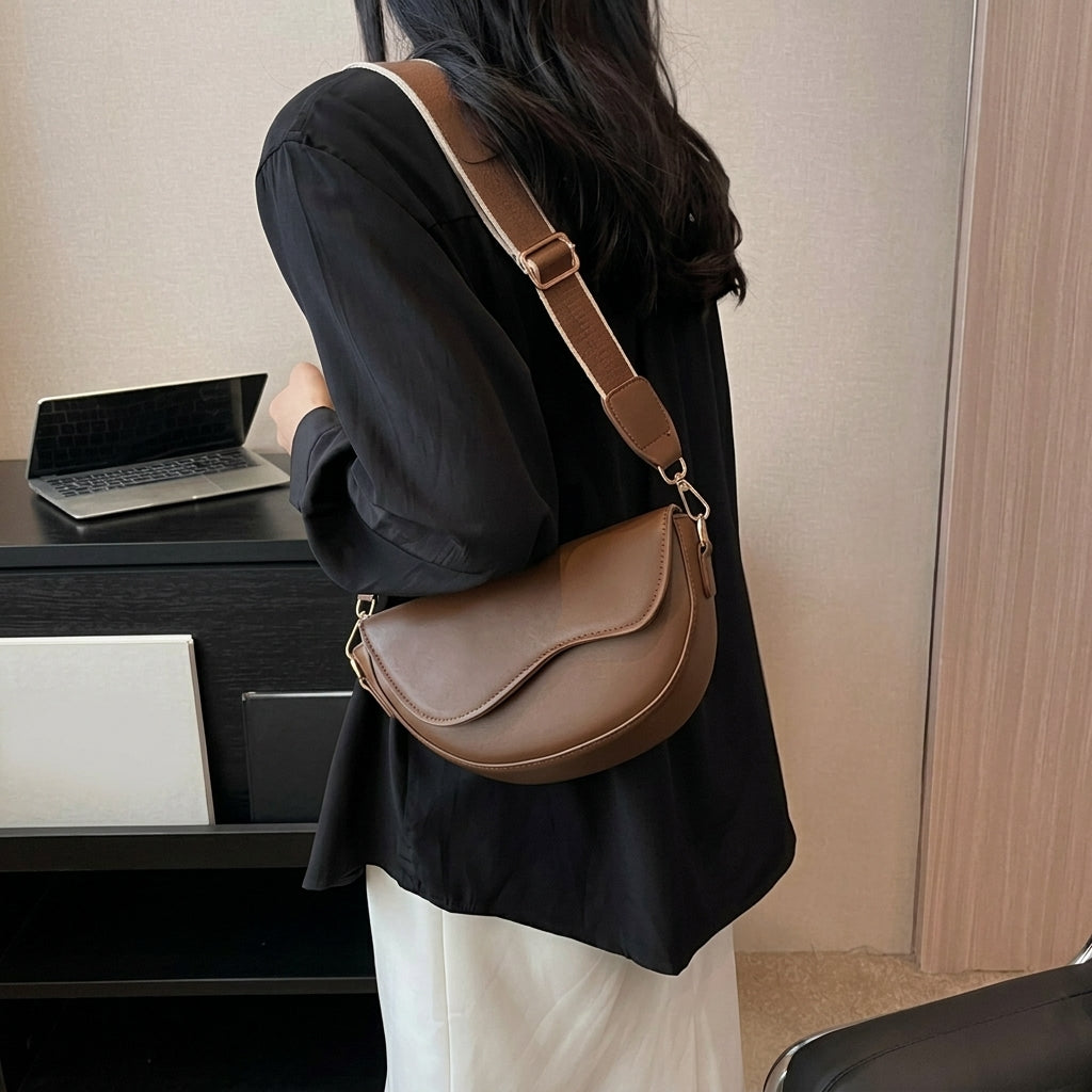 Everyday Wide Strap Saddle Bag