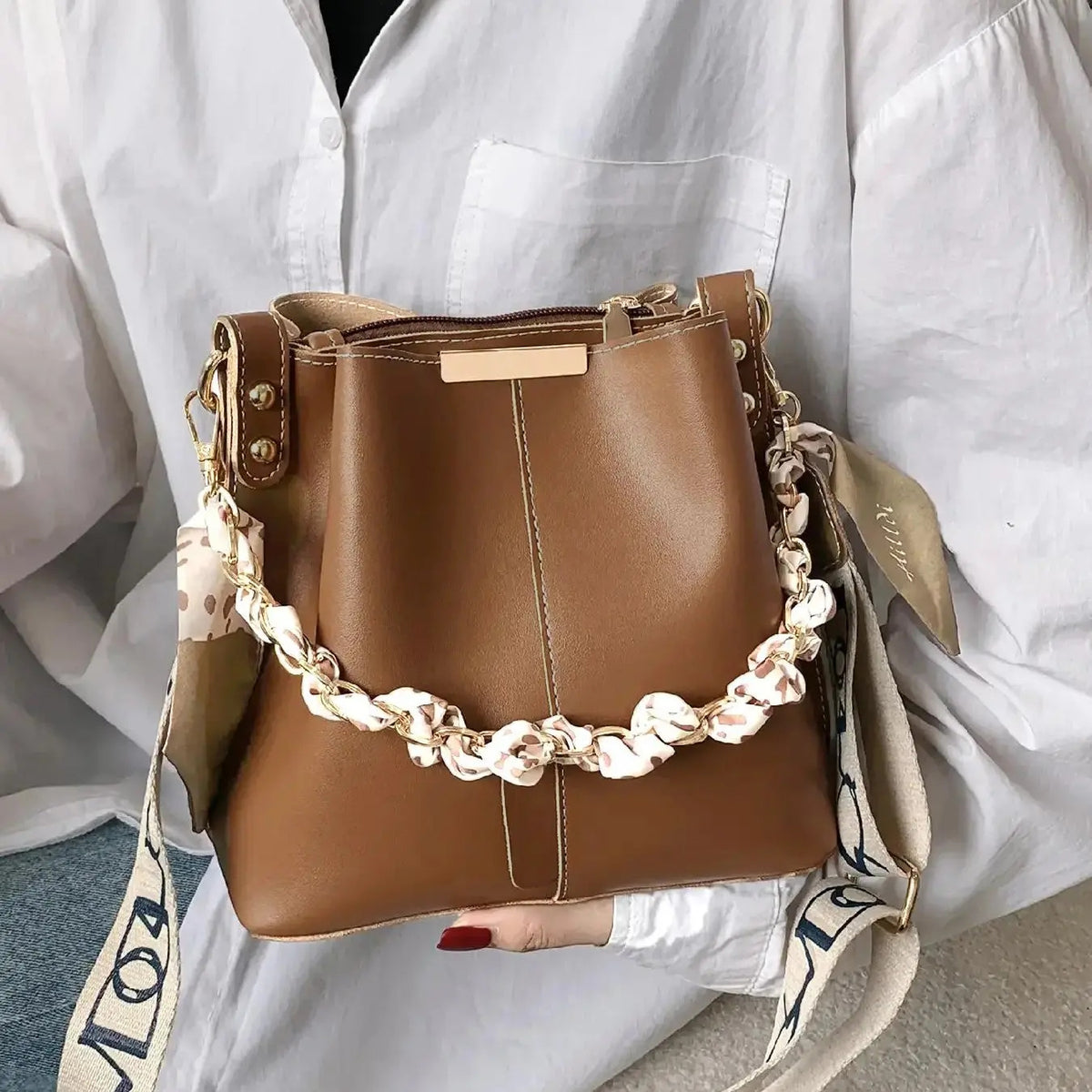 Fashionable Chain Bucket Crossbody Bag