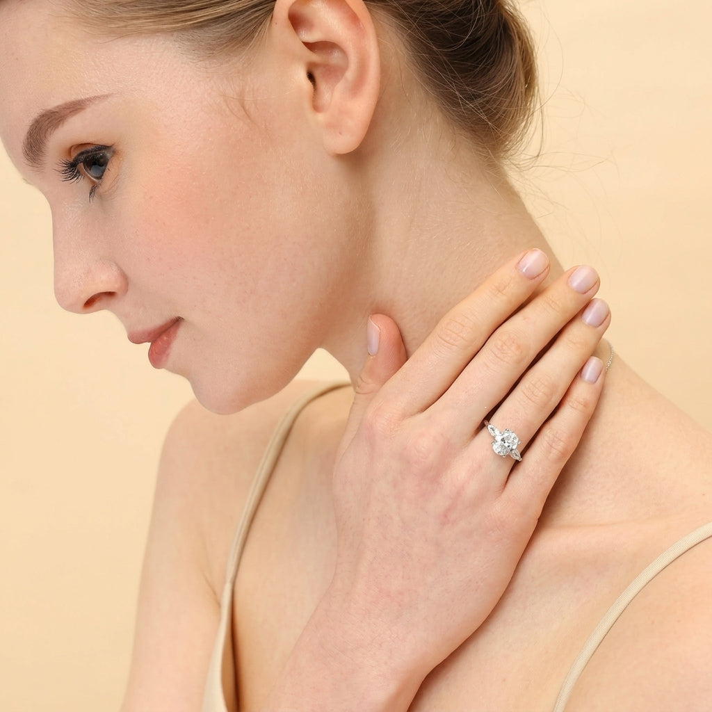 S925 Elegant Pear Accented Oval Brilliant Cut Ring