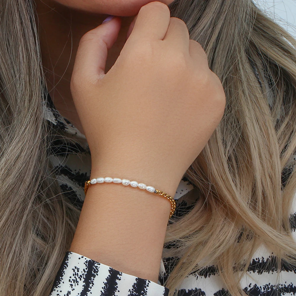 Classic Twist Pearl Circle Lock Bracelet