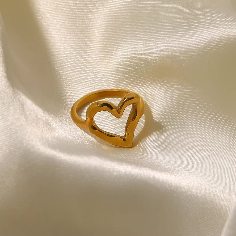 18k Melted Heart Ring