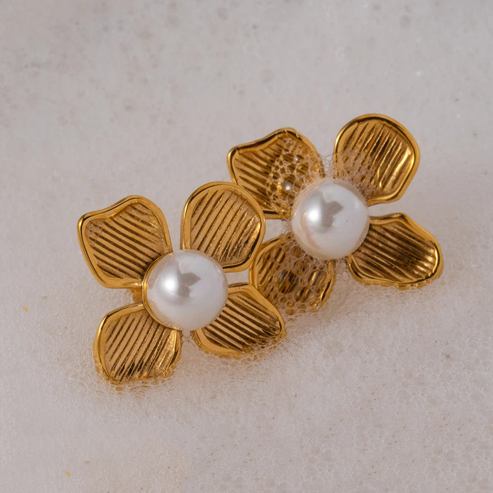 18k Four Petal Textured Pearl Flower