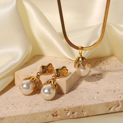 18k Blooming Pearl Necklace and Earrings