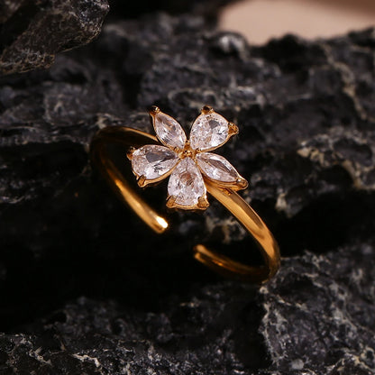 18k Feminine Five Petal Diamond Ring