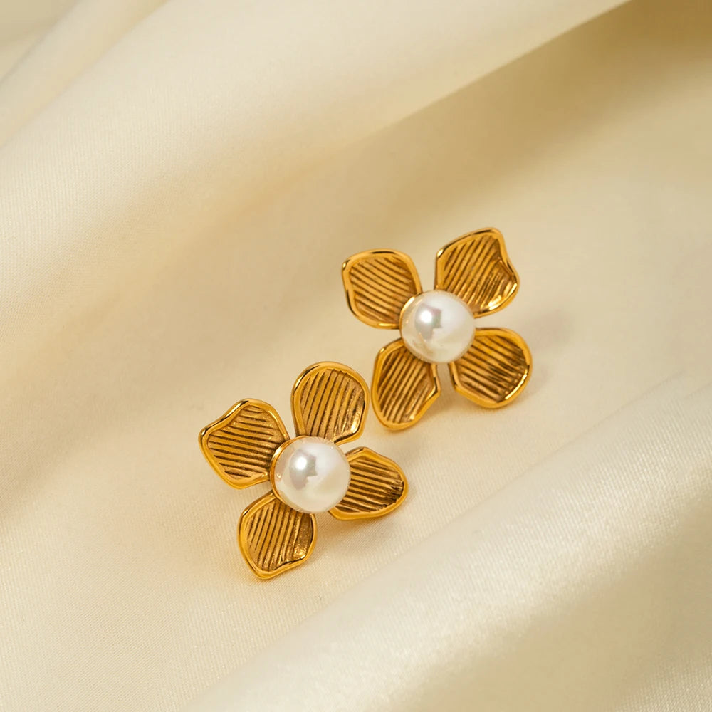 18k Four Petal Textured Pearl Flower